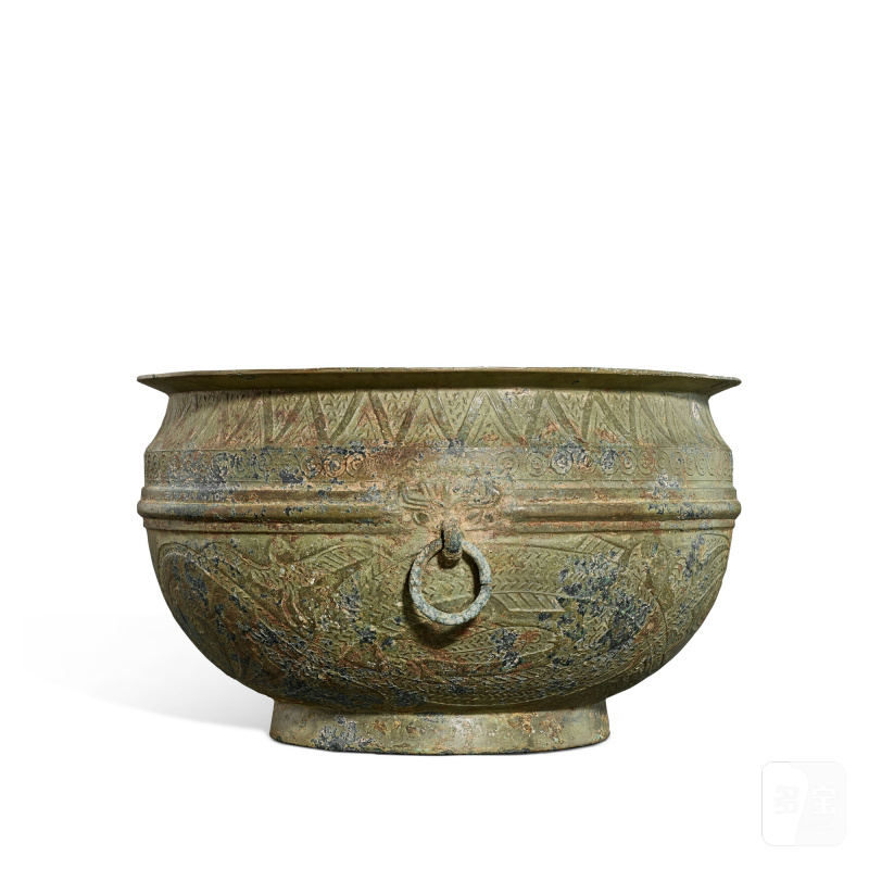 An archaic bronze 'dragon and phoenix' basin, jian, Han dynasty | 漢 青銅龍鳳紋鋪首鑑 - 图2